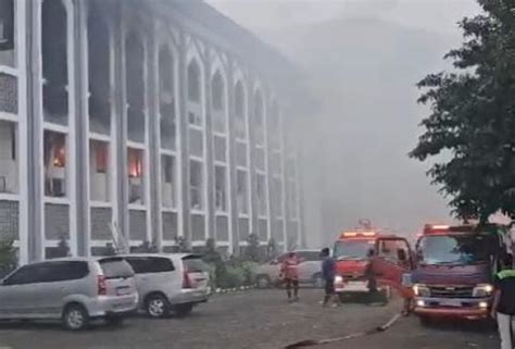 Gara Gara Petasan Perayaan Tahun Baru Kantor Kelurahan Rawa Badak