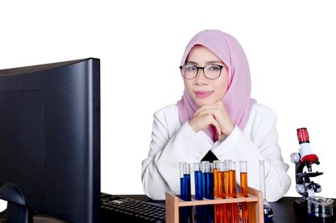 Premium Photo Asian Female Scientist Smiling At Camera