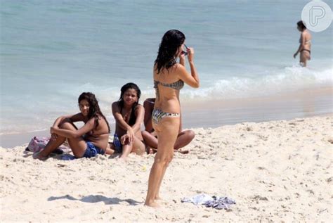 Foto Aos 51 Anos Claudia Ohana Exibe Boa Forma Em Dia De Praia No Rio