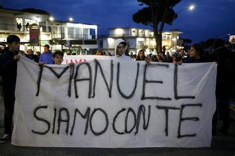 Manuel Bortuzzo In Migliaia Alla Fiaccolata Contro La Violenza