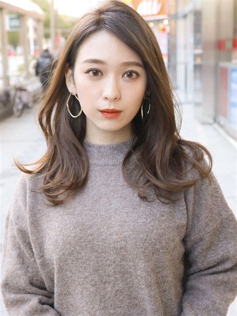 大人っぽい髪型にイメチェン！ショート〜ロング、背伸びできる今っぽヘアスタイル｜ホットペッパービューティーマガジン