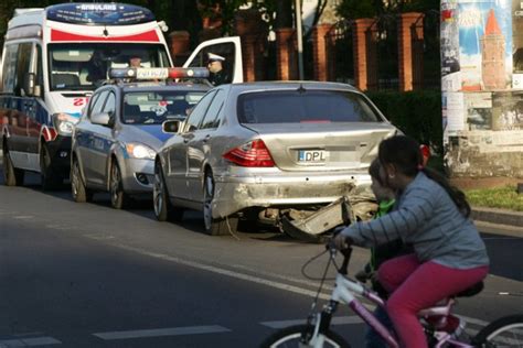 Wypadek Na Ulicy Chojnowskiej W Legnicy Zdj Cia Legnica Nasze Miasto