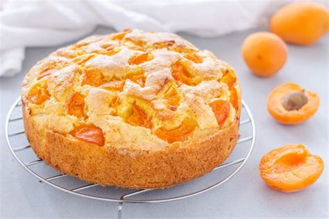 TORTA MORBIDA CON ALBICOCCHE Ricetta Veloce Senza Burro E Senza Latte