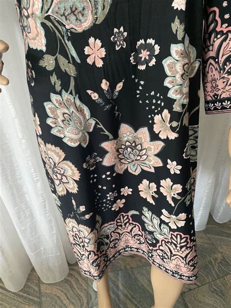 Perfekter Auftritt Spezielles Kleid Schwarz Mit Blumen Kaufen