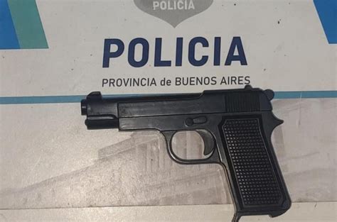 Detienen a una pareja por intentar robar con un arma de utilería