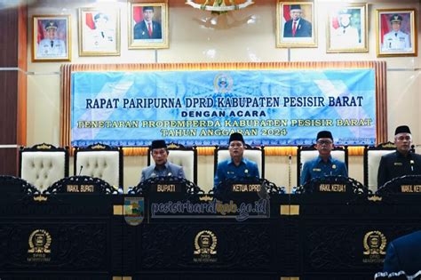 WAKIL BUPATI ZULQOINI SYARIF HADIRI RAPAT PARIPURNA DENGAN AGENDA