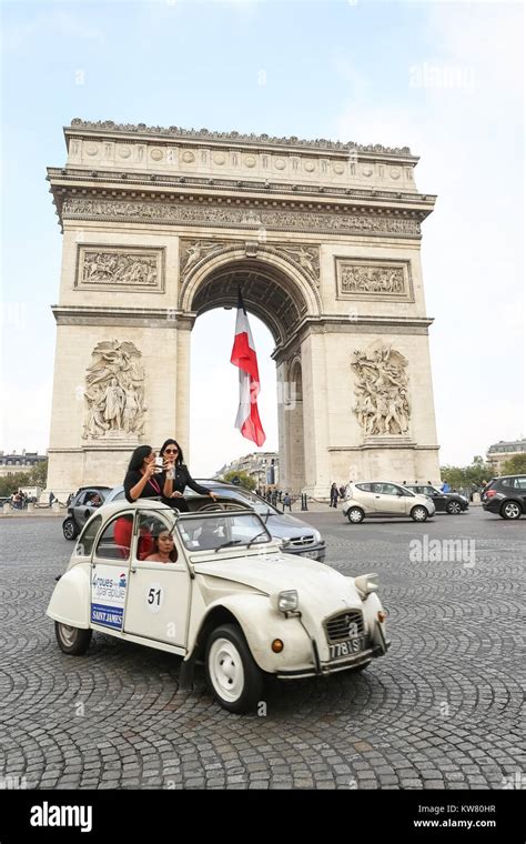 è uno dei monumenti più famosi di parigi immagini e fotografie stock ad