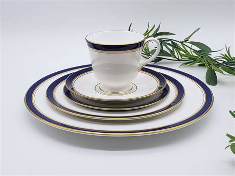 ROYAL WORCESTER Howard Cobalt Blue Gold Trim By 5 Piece Place Setting