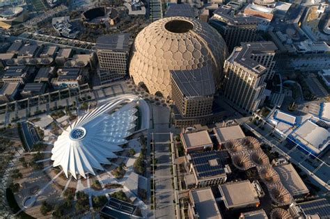 Uae Pavilion Calatrava S Falcon Inspired Building At Expo Dubai