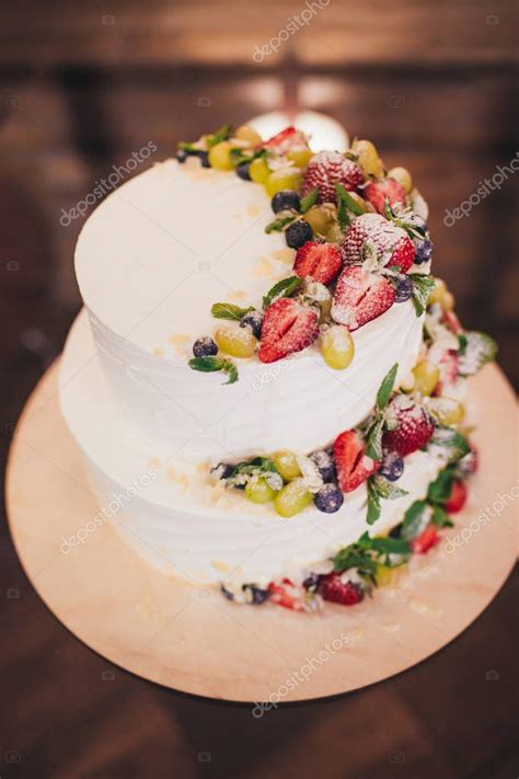 Tres Partes De Pastel De Boda Desnudo Con Frutas Y Bayas Tarta De Boda