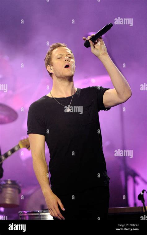 Dan Reynolds Lead Singer Of Imagine Dragons Fotografías E Imágenes De Alta Resolución Alamy