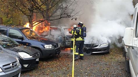 Brennende Pkw bei Autohändler im Schalksmühle MK Feuerwehr im Einsatz