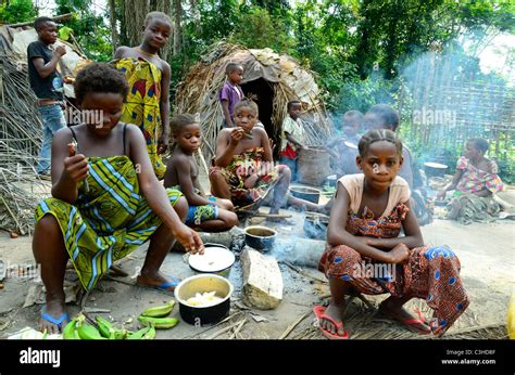 Pygmies Congo Hi Res Stock Photography And Images Alamy