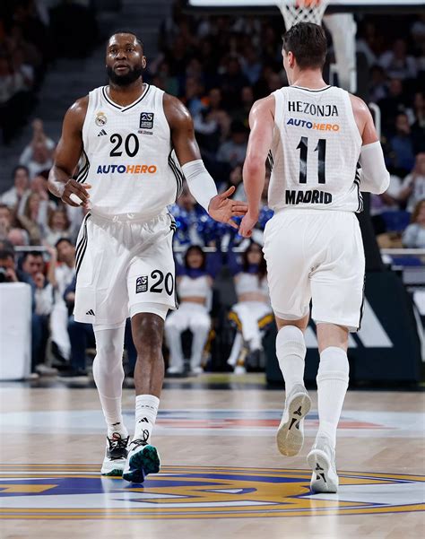A superb Tavares leads the victory against Asvel