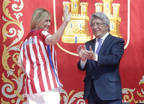 Cifuentes felicita al Atlético de Madrid Femenino tras la conquista de