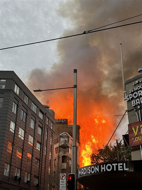 Incendiu Puternic La Un Bloc De Apte Etaje Din Sydney Cl Direa Se