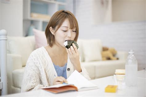 一人暮らしでお金が足りないときの対処法に関する意識調査 リサーチ広場