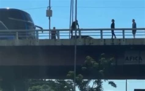 Homem Se Joga De Viaduto Em Cuiab E Samu Faz Resgate Veja V Deo