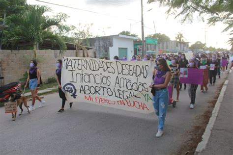 M Colectivos Feministas Marchan En Calles De Felipe Carrillo