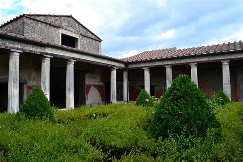 Pompei Affiora Un Pavimento A Mosaico Di Una Casa Pi Antica Delle