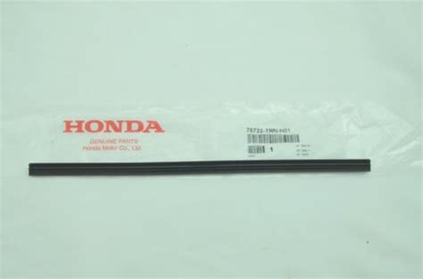 NEW Genuine OEM Honda CR V Wiper Blade Rubber 300MM 76722 TRN H01 EBay