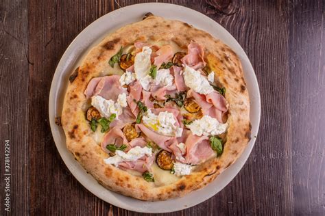 Pizza Napoletana Con Zucchine Burrata Pugliese E Prosciutto Cotto