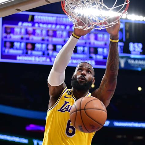 Download Le Bron James Slam Dunk Action Wallpaper
