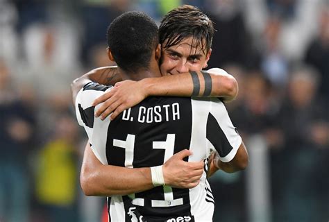 Valencia Juventus Dybala E Douglas Costa Tra I Convocati