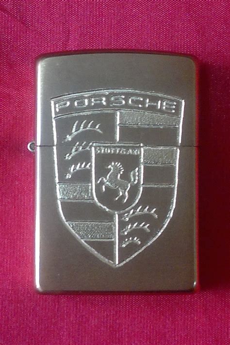 Гравировка на ручках, зажигалках, часах, флешках.