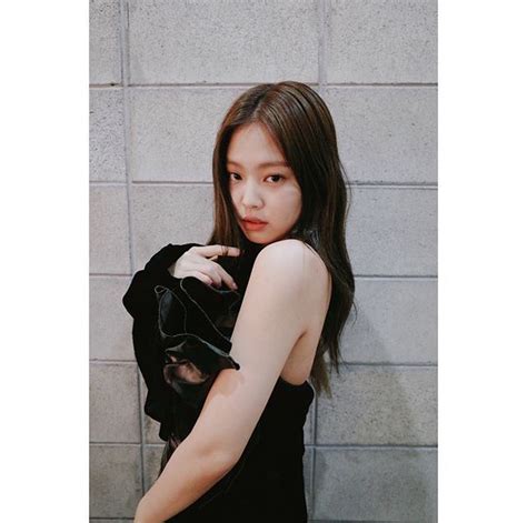 Images That Prove Blackpink S Jennie Has The Sexiest Shoulders In K