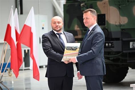 Minister Mariusz B Aszczak W Hucie Stalowa Wola Zam Wienie Na