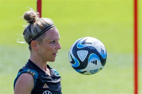 DFB Frauen Huth sieht deutschen Fußball nicht in der Krise Fußball