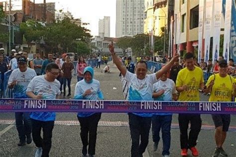 10 Potret Keseruan Surabaya Marathon 2018 Bu Risma Ikutan Lari Lho