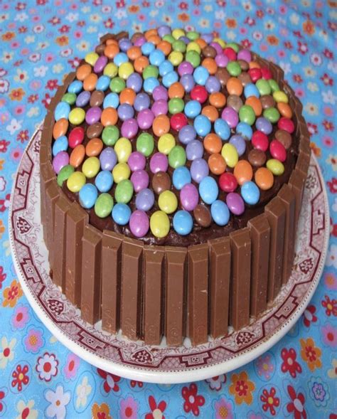 Gâteau au chocolat kit kat et smarties pour 8 personnes Recettes