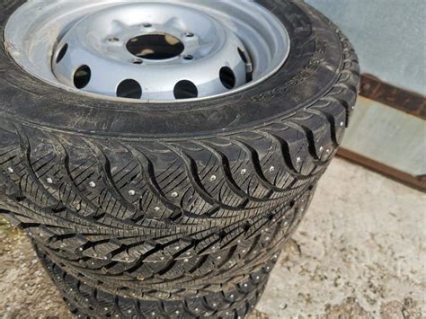 Продам зимнюю Шевроле Нива 2156516 4шт.с диском