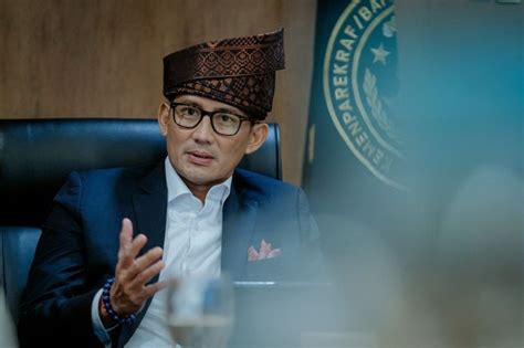 Khofifah Terpeleset Di Jembatan Kaca Seruni Point Sandiaga Minta