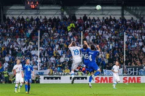 Slovensk Futbalisti Prehrali S Bosnou Na Ms Si Nezahraj Fotka Z