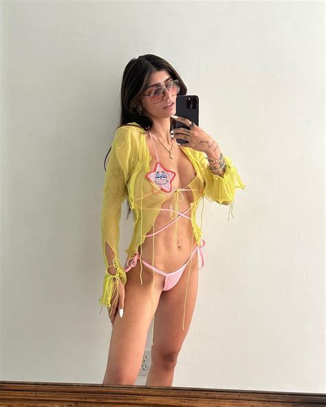 Ex Porn Star Mia Khalifa Sizzles In Barely There Spongebob Bikini And