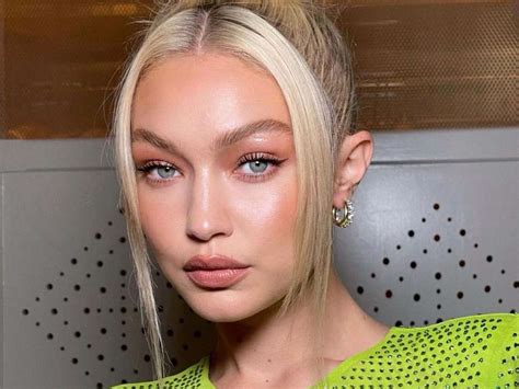 According to Gigi Hadid, Pastel Eyelashes Will be Everywhere This Spring