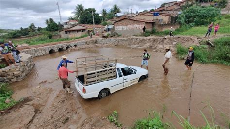 Muita Movimenta O No Nosso Povoado Carros Atolado Na Ponte Do Desvio