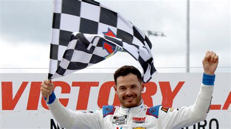 Super Sub Kyle Larson Dominates Nascar Truck Race At North Wilkesboro