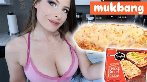 Stouffer S French Bread Pizza Review Mukbang 🍕 Natalie Nightwolf Eats 😋 Youtube