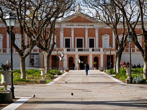 Cagliari arte più accessibile una sedia a rotelle per la Galleria