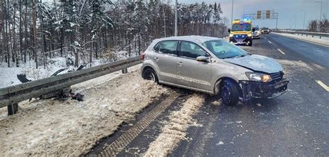 19 latek wjechał w bariery na obwodnicy Niemodlina Opowiecie info