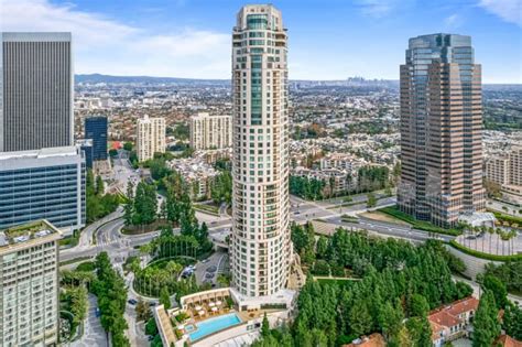 An Aerie Near The Top Of A Star Filled Los Angeles Condo Tower