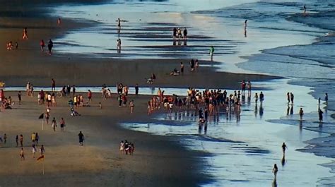 Banhista é socorrido por guarda vidas após se afogar na praia de Caiobá