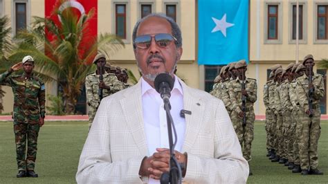 Madaxweyne Xasan Oo Tababar U Soo Xiray Saraakiil Ka Qalin Jabiyey