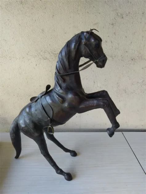 CHEVAL STATUE EN Cuir De 58 Cm De Haut X 45 Cm Au Plus Large De Couleur