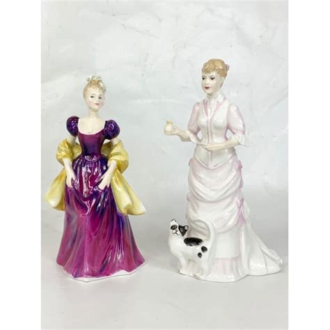 2 Royal Doulton Lucy And Loretta Porcelain Figurines 22cm