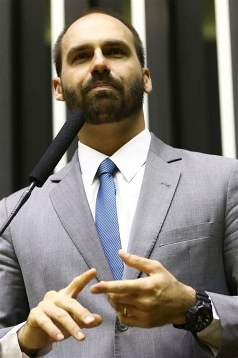 Em Post Filha De 11 Meses Eduardo Bolsonaro Critica Ideologia De